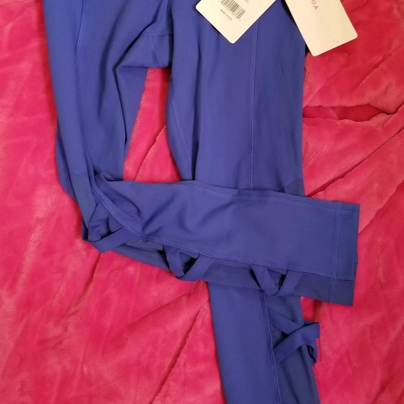 Yogalicious NWT criss cross crop yoga capris XS - Picture 2 of 4